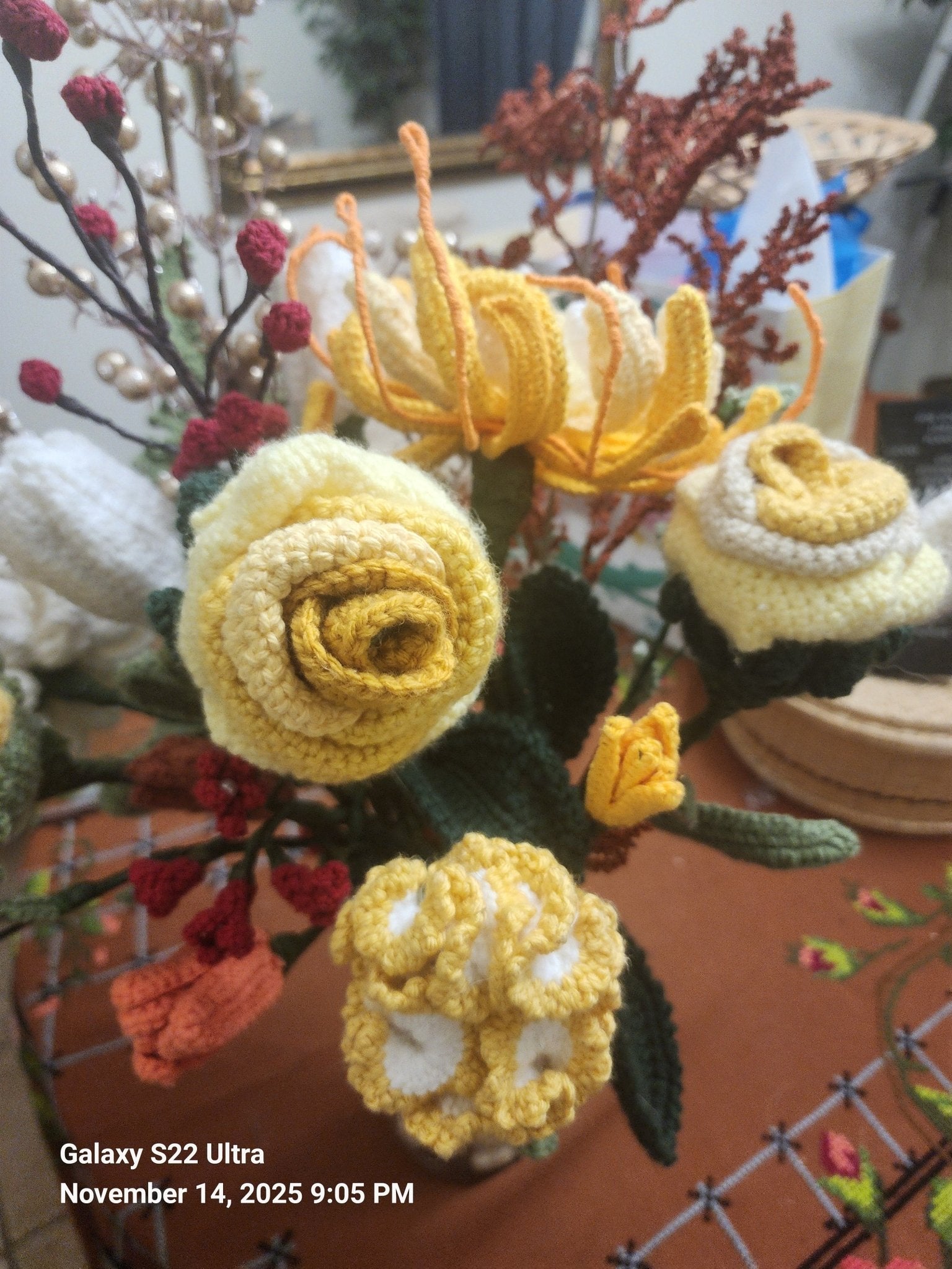 COMPLEX CROCHETED/KNIT FLOWERS - CUSTOM (SUNFLOWERS, EPIPHYLLUM, ROSES, ETC) - DONNA'S DESIGN OF HANDMADE ITEMS